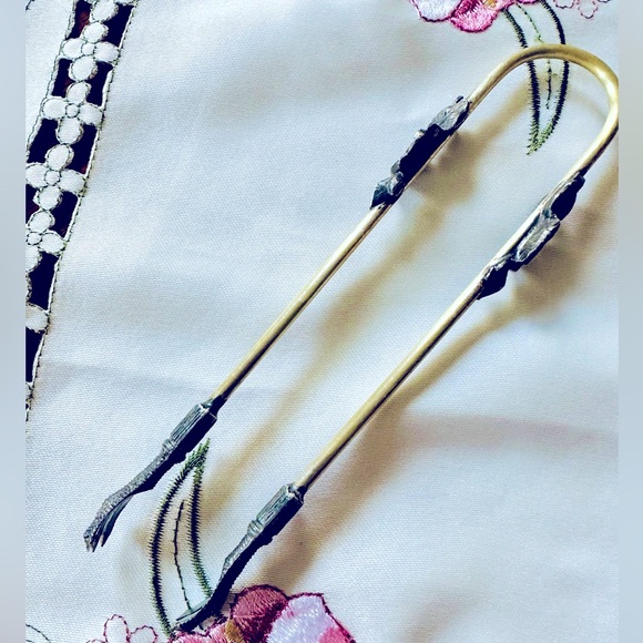 Antique Victorian Silver Plate Talon Claw Pickle
Castor Tongs Circa 1890 - Picture 2 of 4